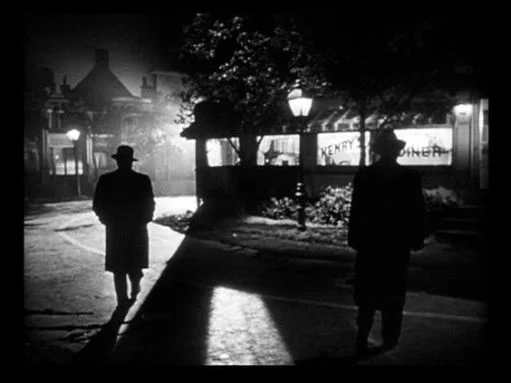 黑色电影风格夜景街道类似希区柯克电影场景